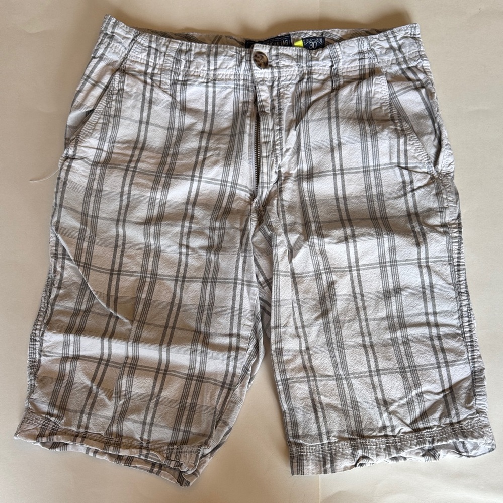 American Rag Mens White and Grey Shorts